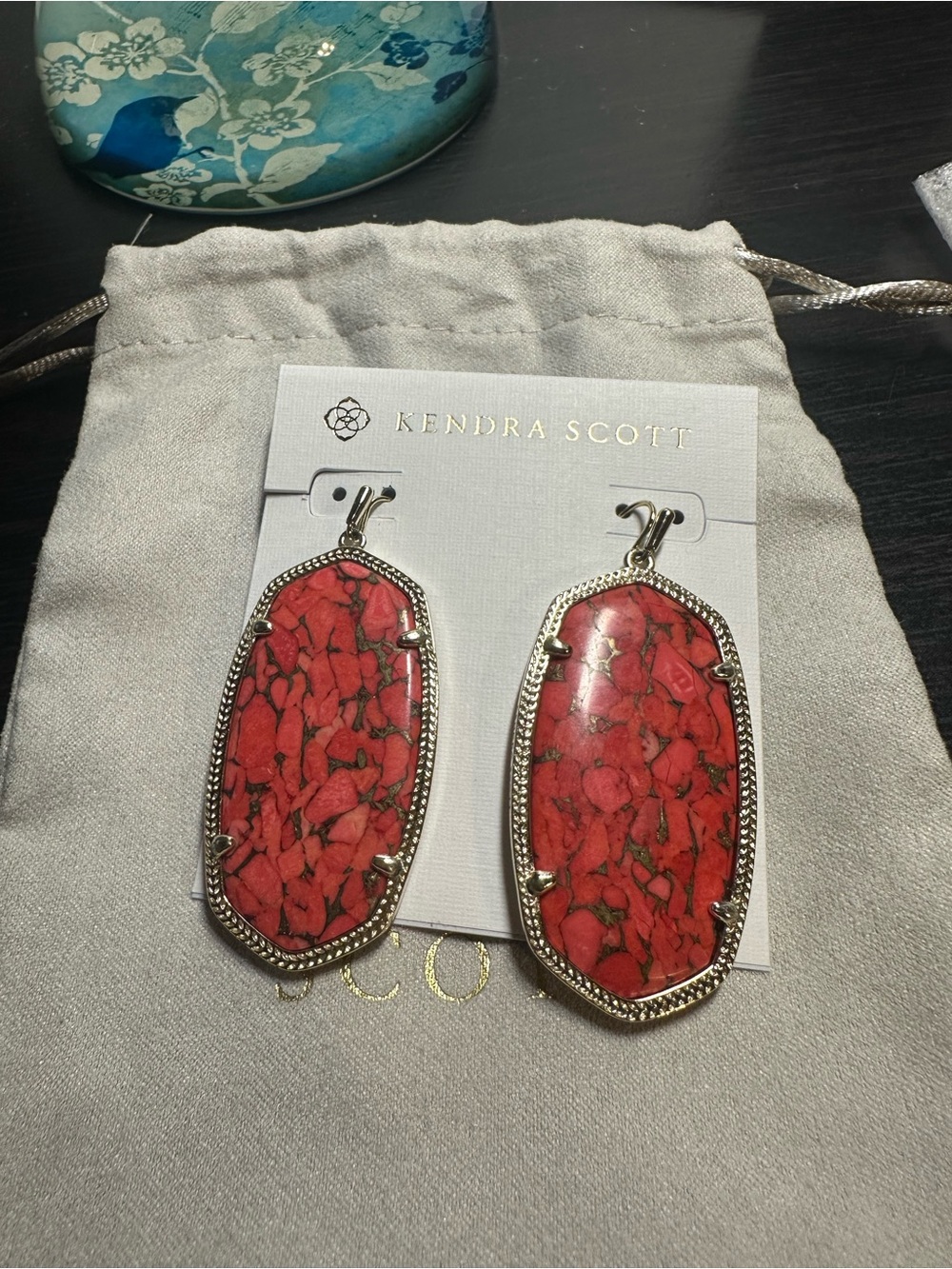 EUC Kendra Scott Bronze Veined Red Magnesite Danielle in Gold frames